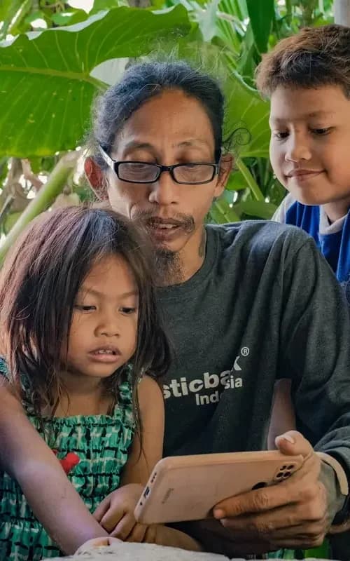 Haris and his wife sharing a moment with their youngest