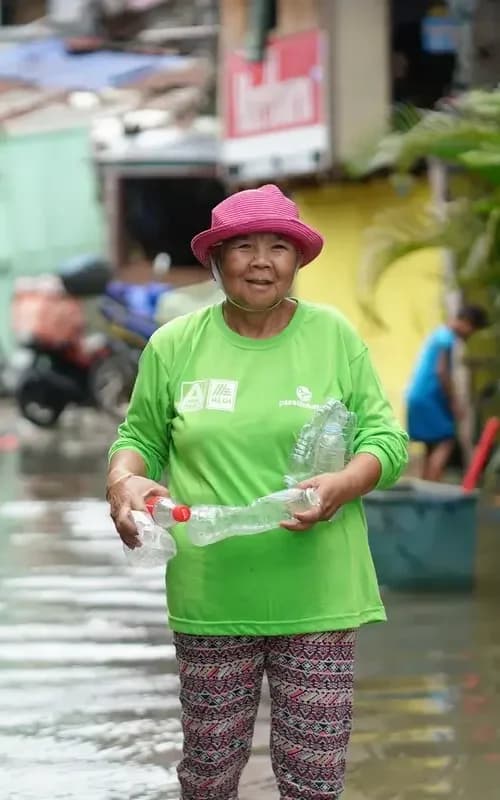Elizabeth received a cart to help her collections